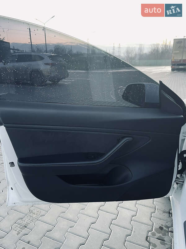 Седан Tesla Model 3 2018 в Виннице