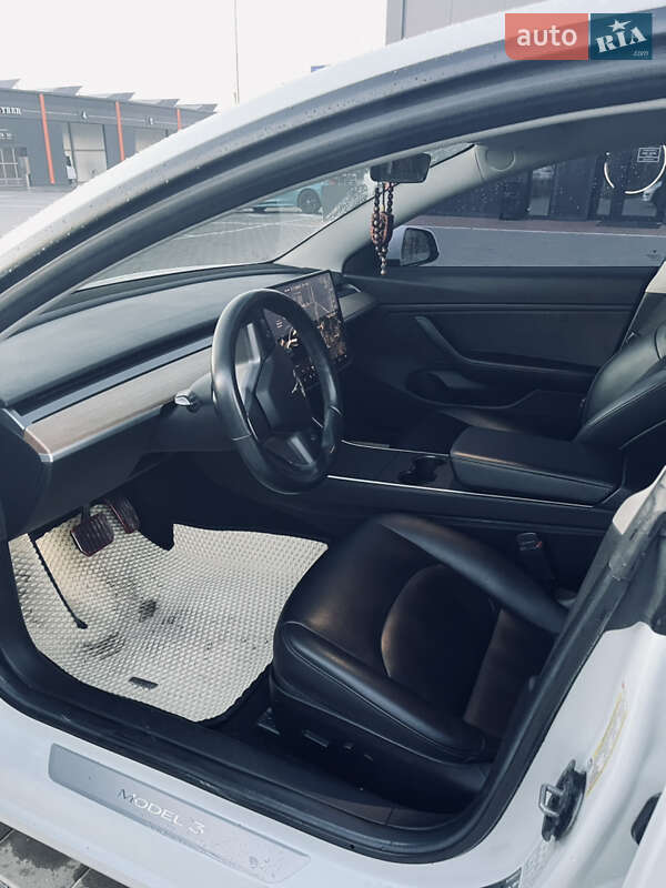 Седан Tesla Model 3 2018 в Виннице