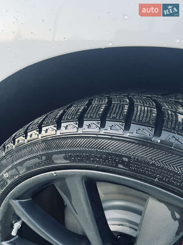 Седан Tesla Model 3 2018 в Виннице