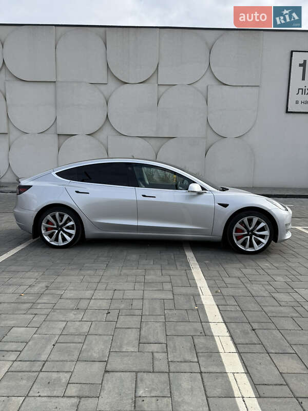 Седан Tesla Model 3 2018 в Луцке