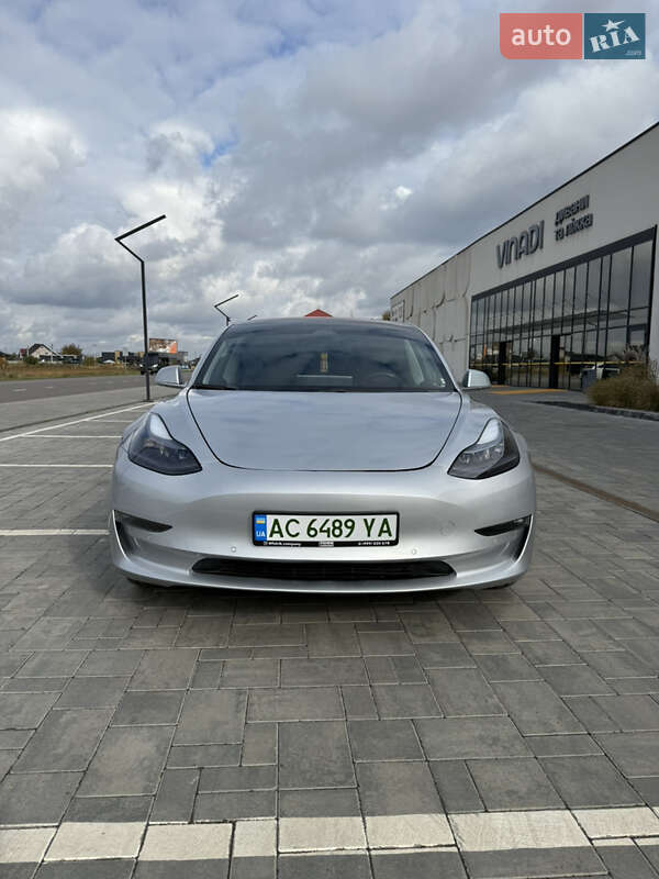 Седан Tesla Model 3 2018 в Луцке