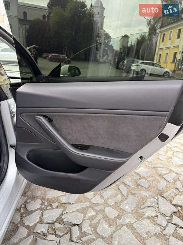 Седан Tesla Model 3 2018 в Луцке