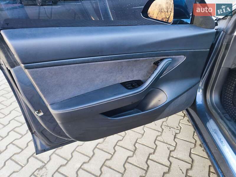 Седан Tesla Model 3 2020 в Житомире
