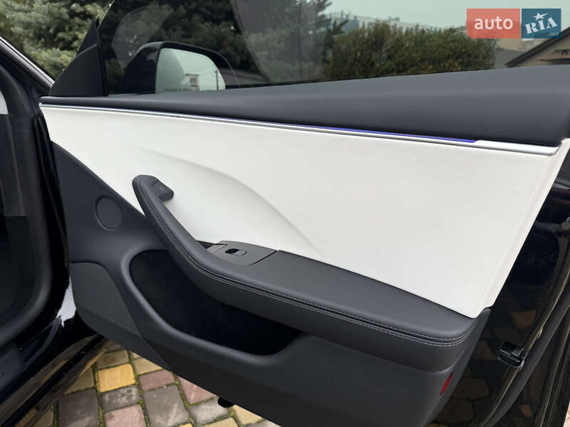 Седан Tesla Model 3 2025 в Днепре