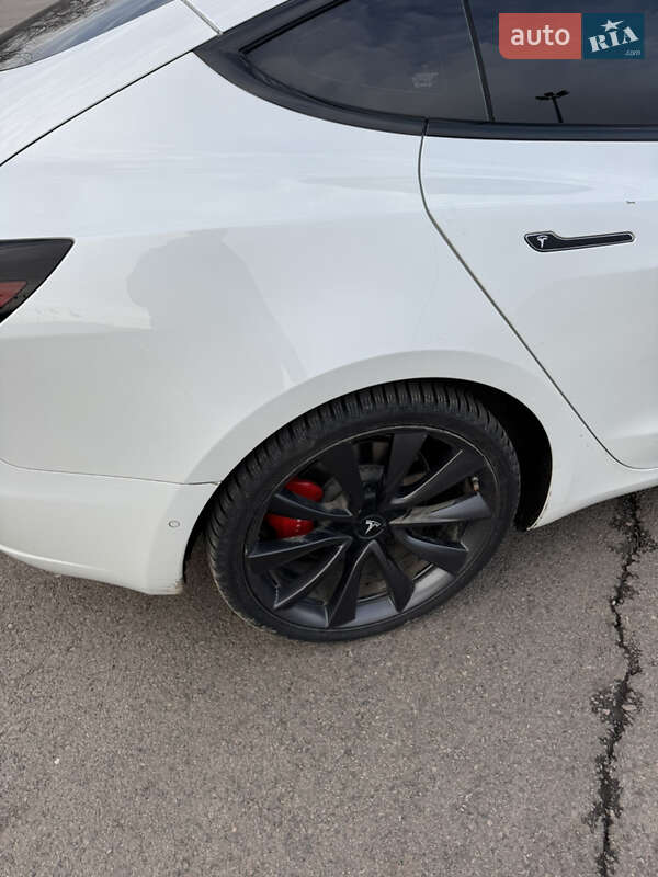 Седан Tesla Model 3 2020 в Львове