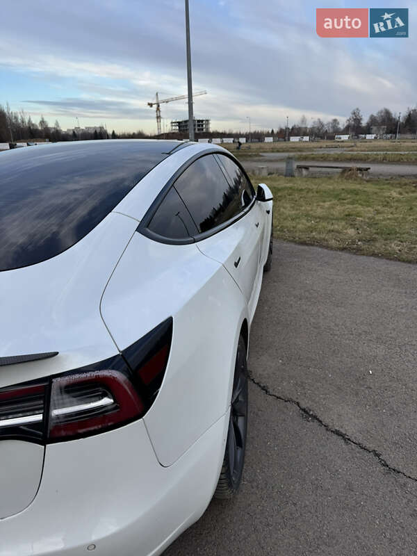 Седан Tesla Model 3 2020 в Львове