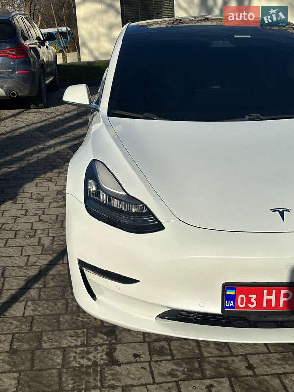 Седан Tesla Model 3 2020 в Львове