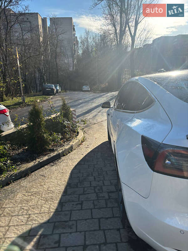 Седан Tesla Model 3 2020 в Львове