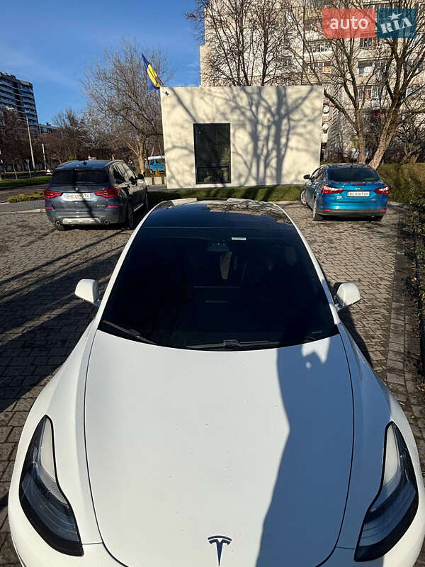 Седан Tesla Model 3 2020 в Львове