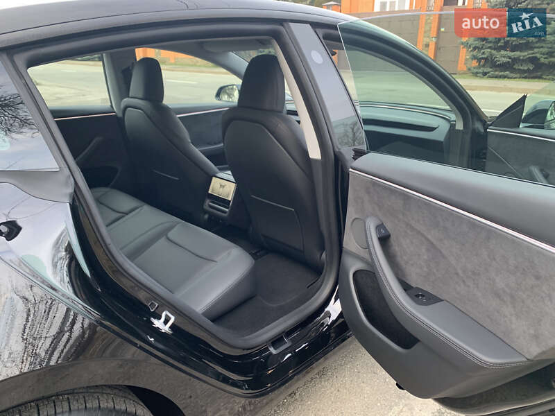 Седан Tesla Model 3 2024 в Киеве
