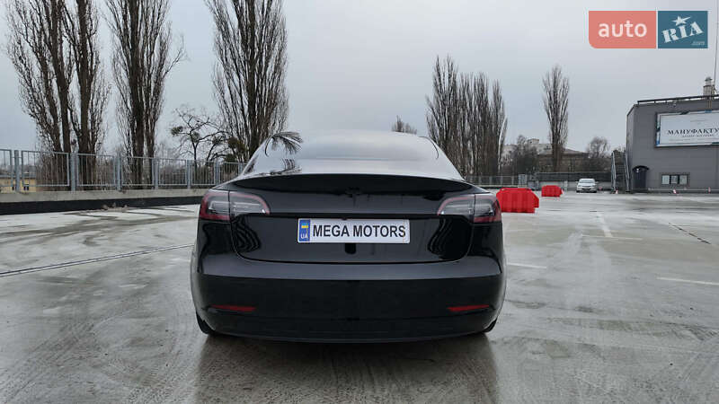 Седан Tesla Model 3 2020 в Киеве