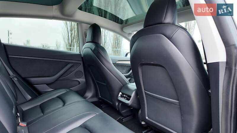 Седан Tesla Model 3 2020 в Киеве