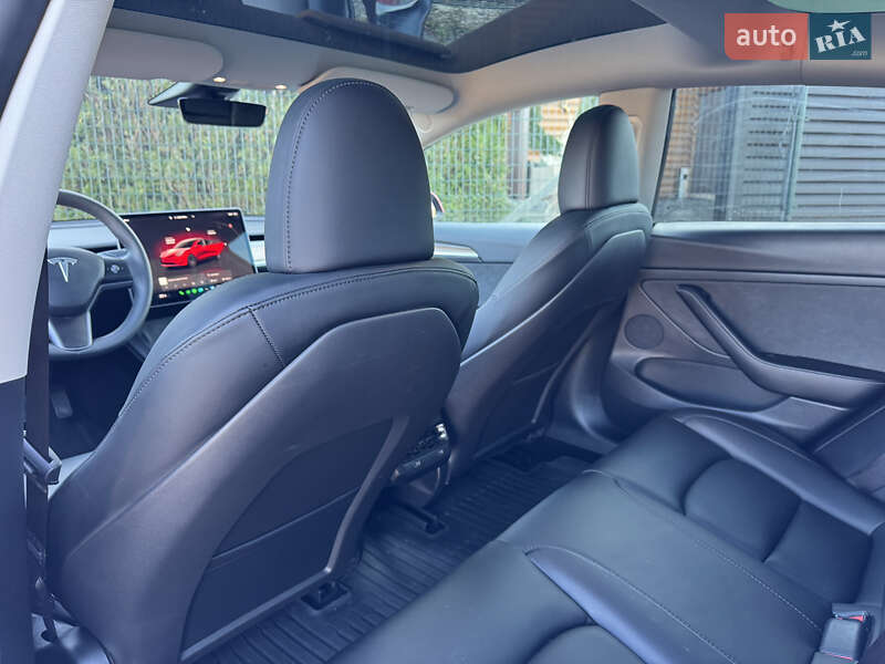 Седан Tesla Model 3 2023 в Стрые