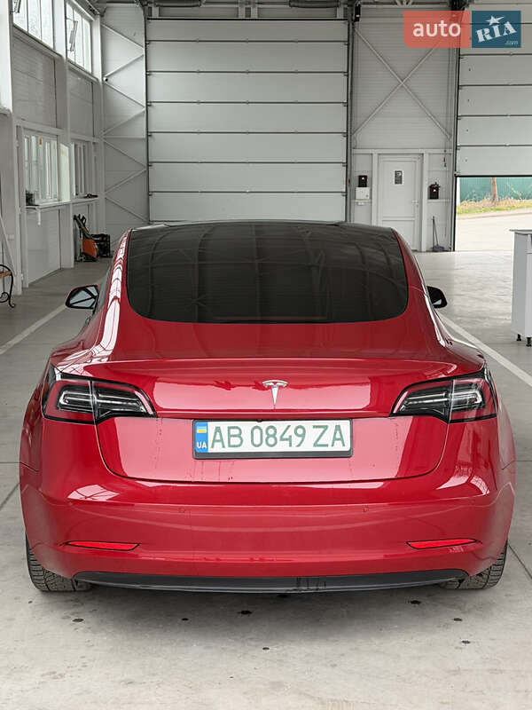Седан Tesla Model 3 2022 в Ильинцах