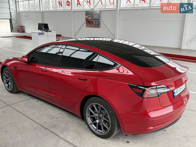 Седан Tesla Model 3 2022 в Ильинцах
