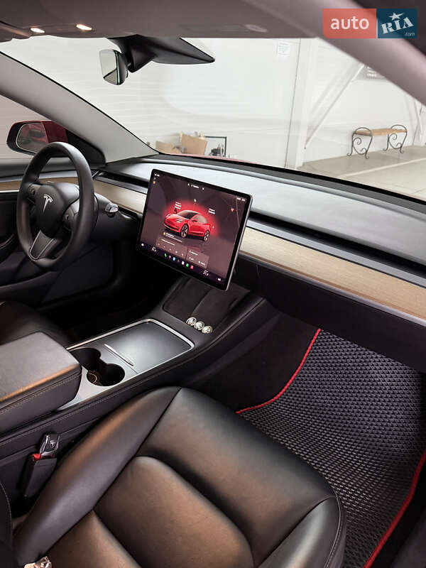 Седан Tesla Model 3 2022 в Ильинцах