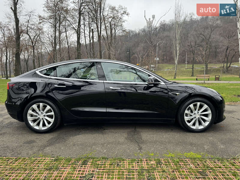Седан Tesla Model 3 2019 в Киеве