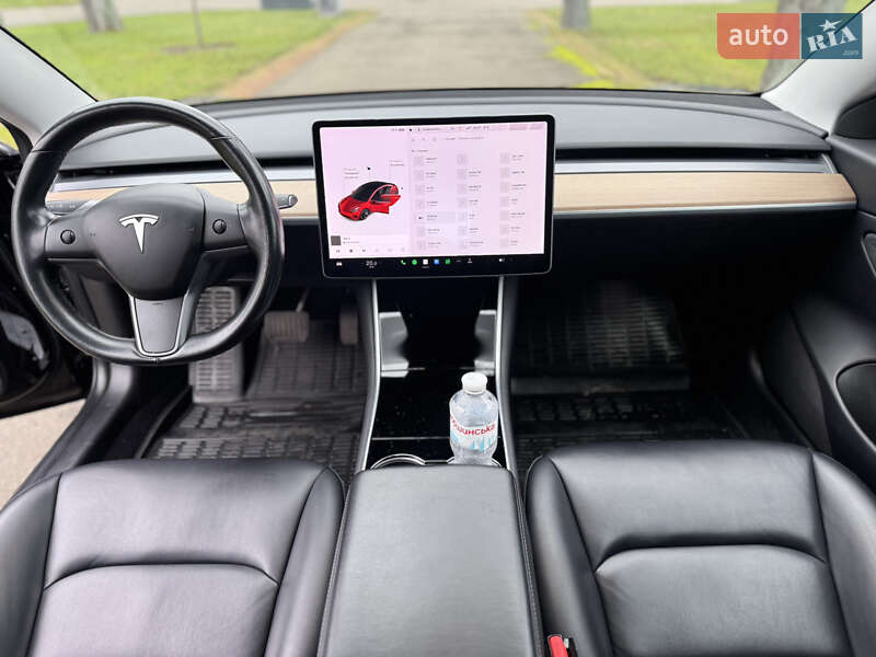 Седан Tesla Model 3 2019 в Киеве