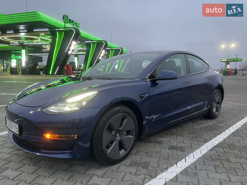 Седан Tesla Model 3 2022 в Киеве