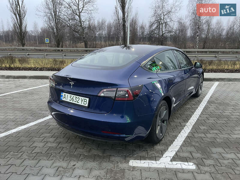 Седан Tesla Model 3 2022 в Киеве