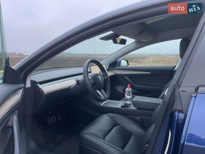 Седан Tesla Model 3 2022 в Киеве