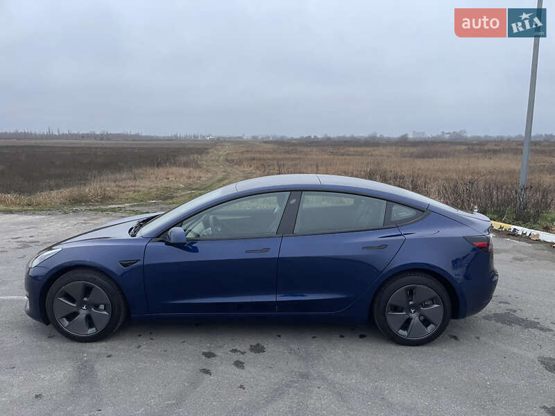 Седан Tesla Model 3 2022 в Киеве