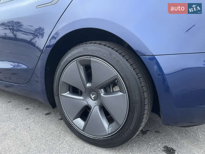 Седан Tesla Model 3 2022 в Киеве