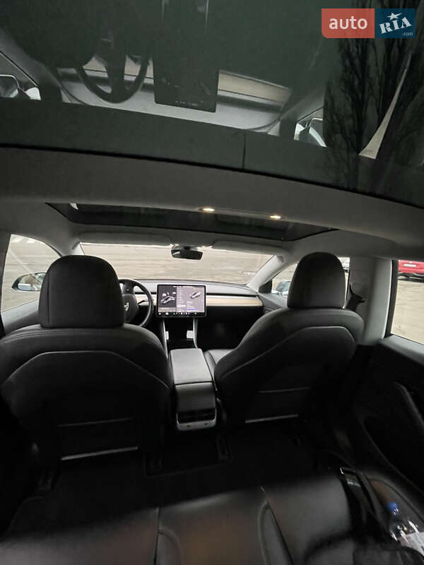 Седан Tesla Model 3 2019 в Киеве