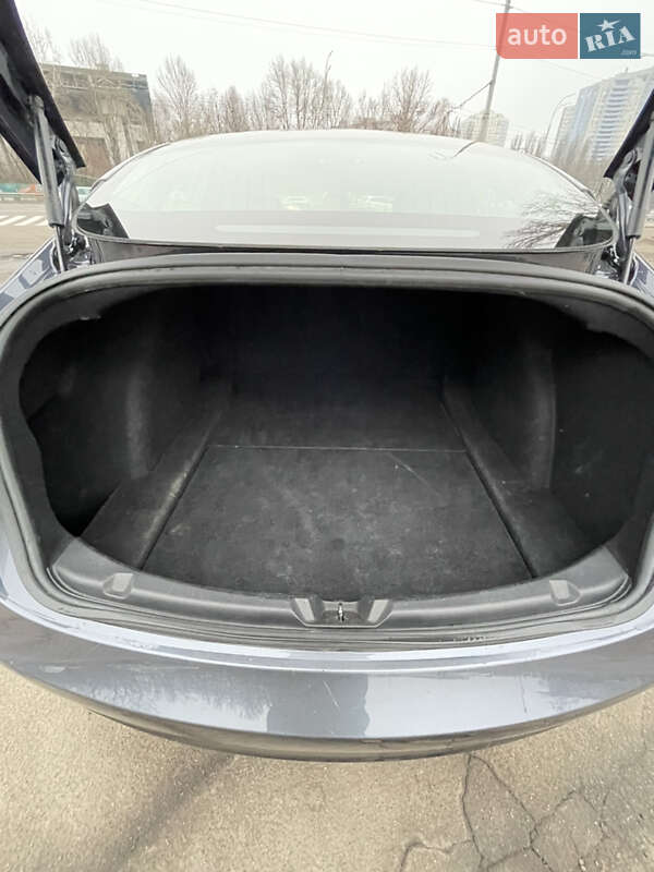 Седан Tesla Model 3 2019 в Киеве