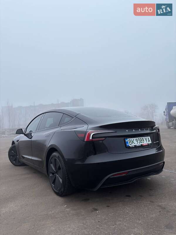 Седан Tesla Model 3 2024 в Ровно