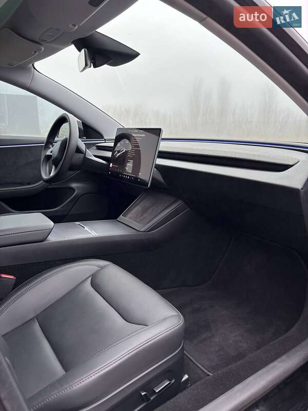 Седан Tesla Model 3 2024 в Ровно