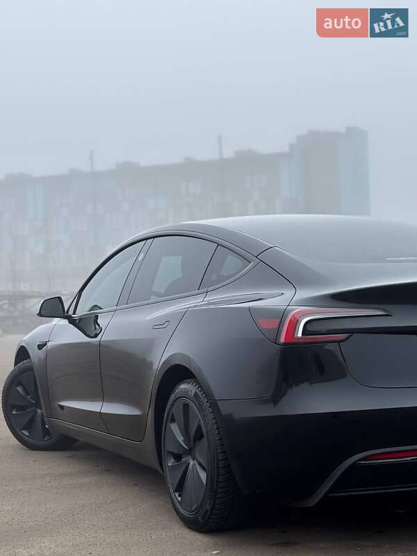 Седан Tesla Model 3 2024 в Ровно