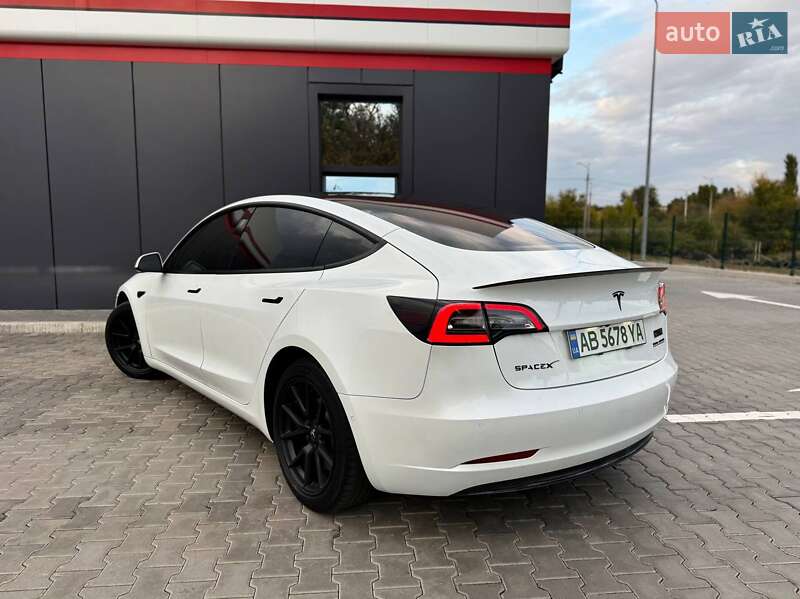 Седан Tesla Model 3 2022 в Кривом Роге