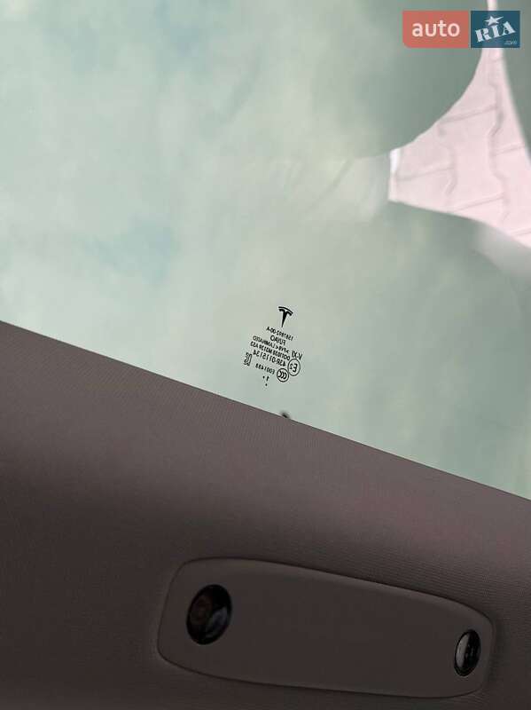 Седан Tesla Model 3 2022 в Кривом Роге