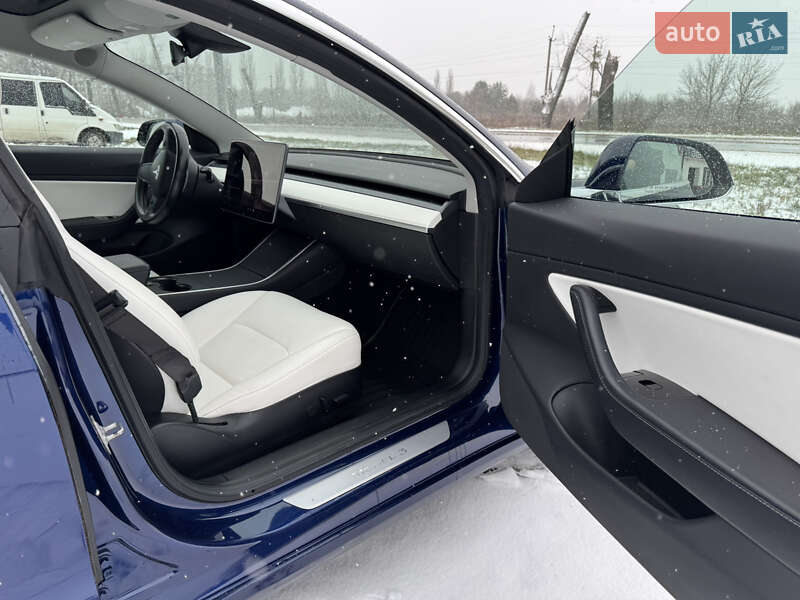 Седан Tesla Model 3 2018 в Киеве