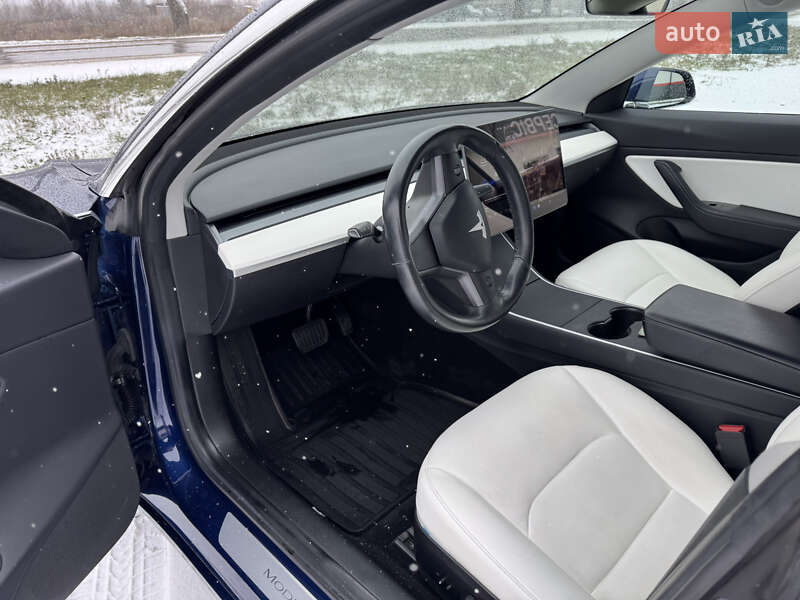 Седан Tesla Model 3 2018 в Киеве