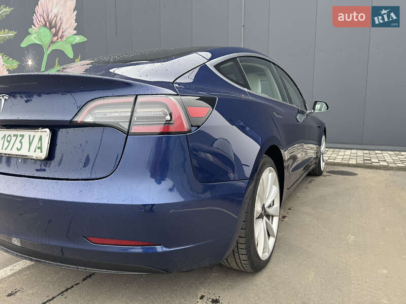 Седан Tesla Model 3 2018 в Киеве