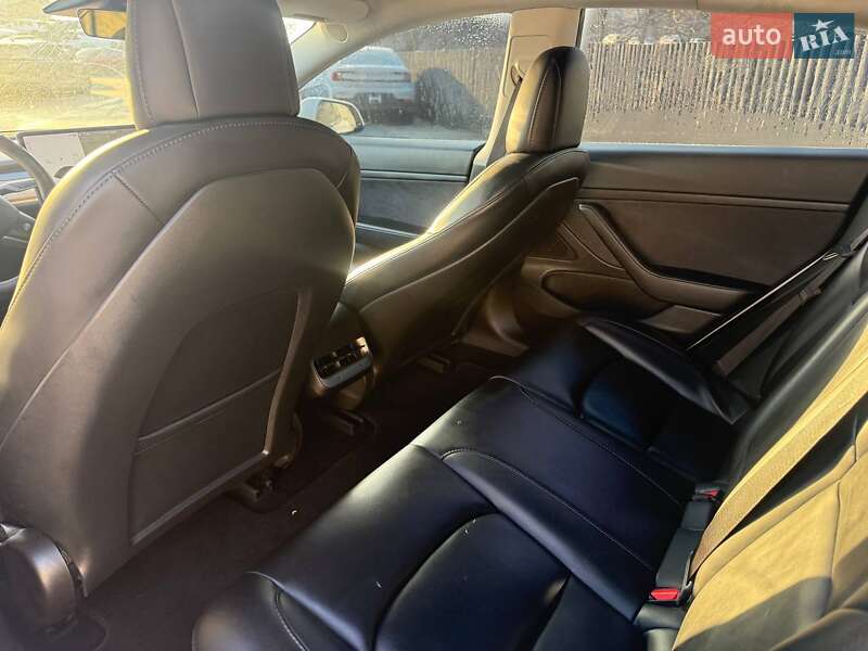 Седан Tesla Model 3 2021 в Луцке