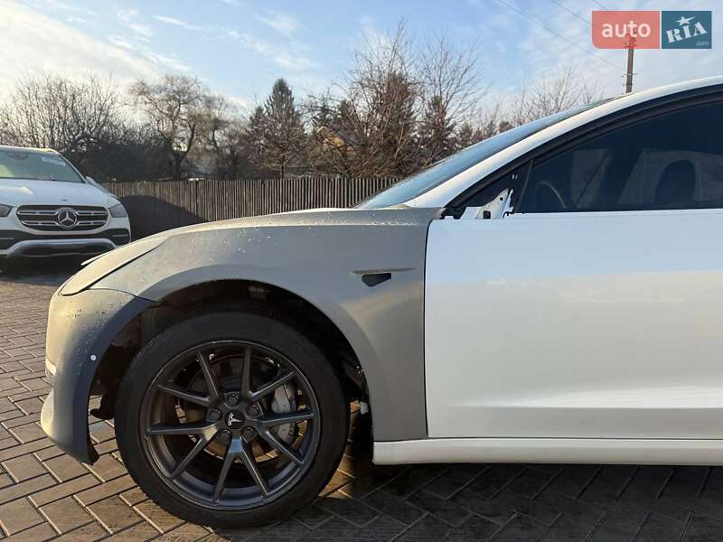 Седан Tesla Model 3 2021 в Луцке