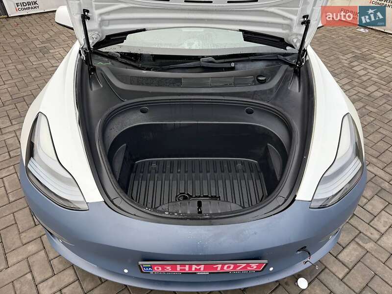 Седан Tesla Model 3 2021 в Луцке