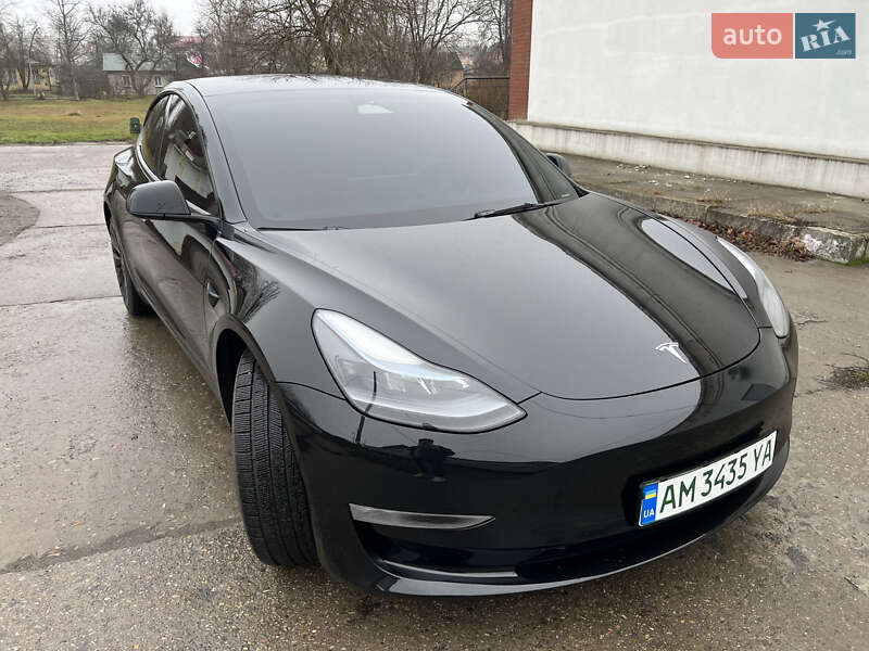 Седан Tesla Model 3 2022 в Кременчуге