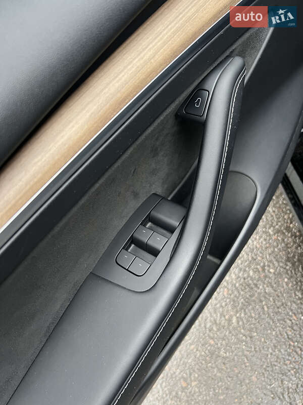 Седан Tesla Model 3 2022 в Кременчуге