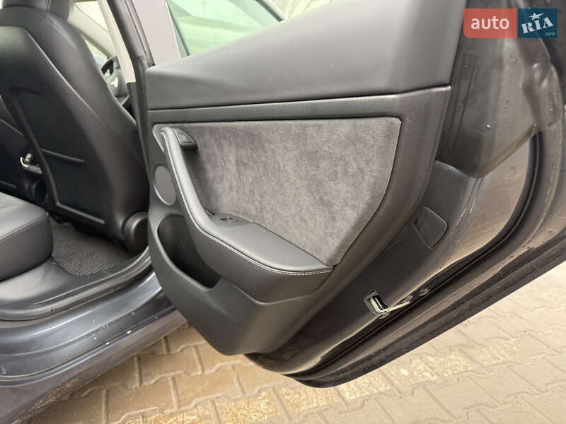 Седан Tesla Model 3 2023 в Хмельницком