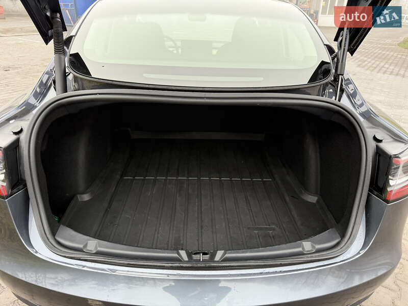 Седан Tesla Model 3 2023 в Хмельницком
