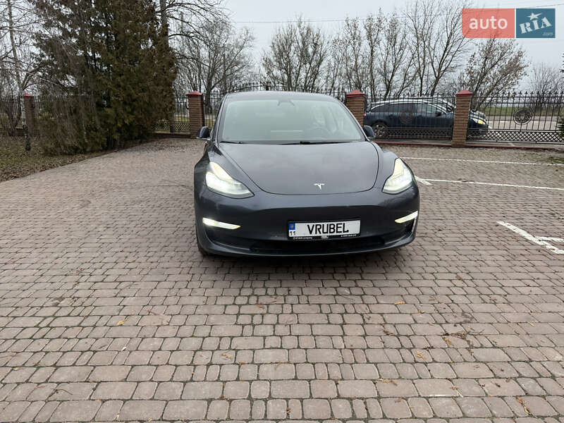 Седан Tesla Model 3 2019 в Киеве