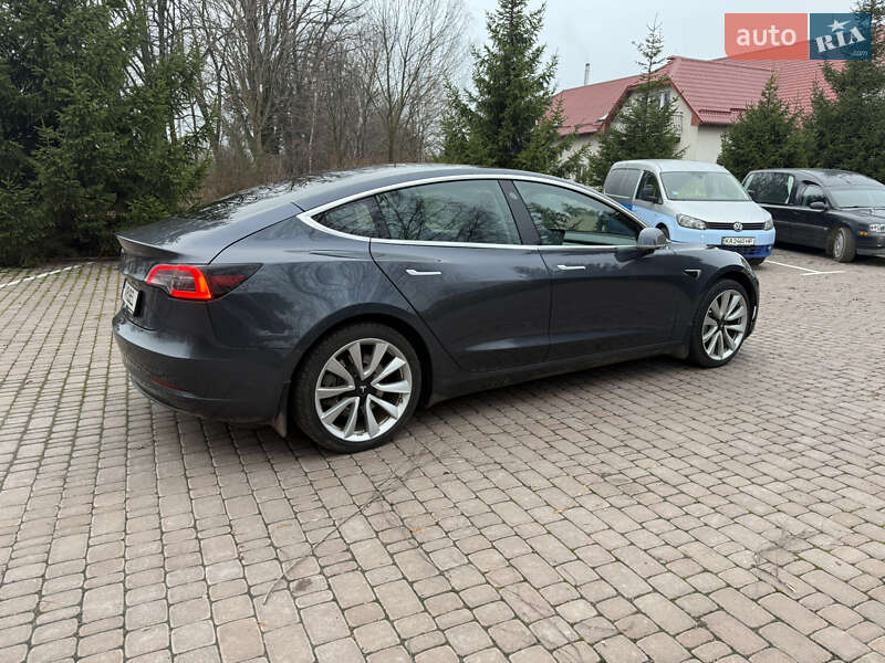 Седан Tesla Model 3 2019 в Киеве