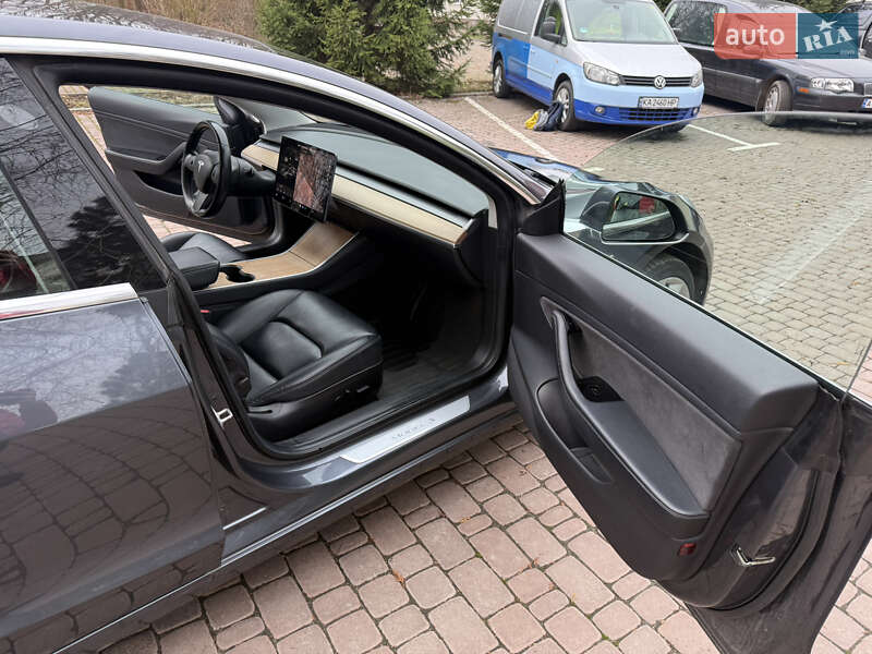 Седан Tesla Model 3 2019 в Киеве