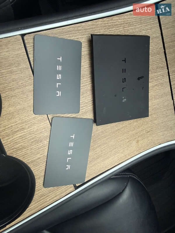 Седан Tesla Model 3 2019 в Киеве