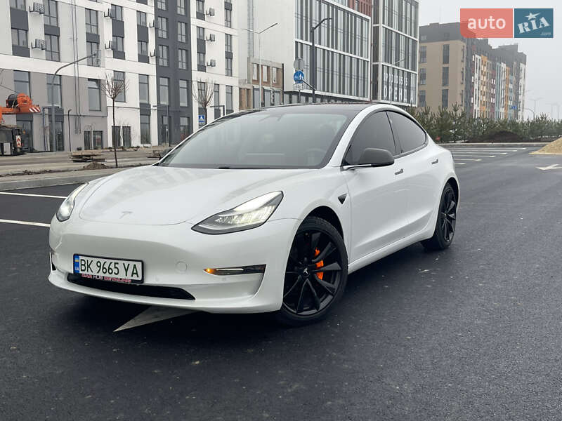 Седан Tesla Model 3 2019 в Ровно