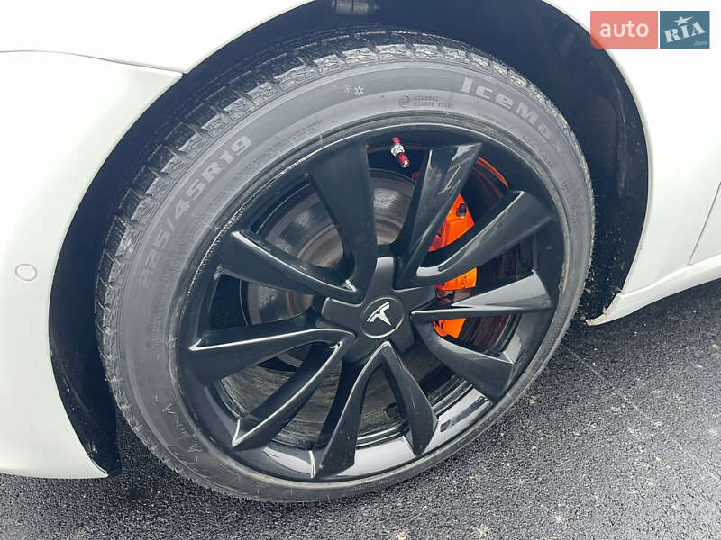 Седан Tesla Model 3 2019 в Ровно